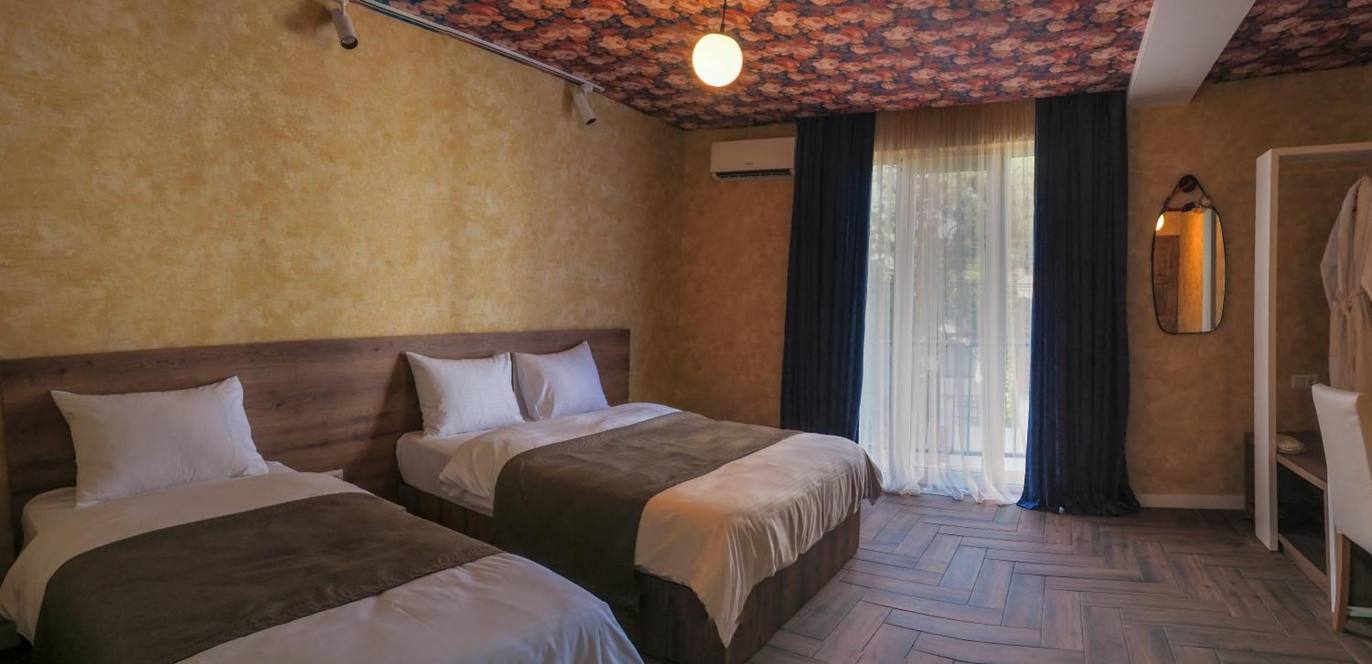 Hotel Hills In Old Тбилиси Екстериор снимка