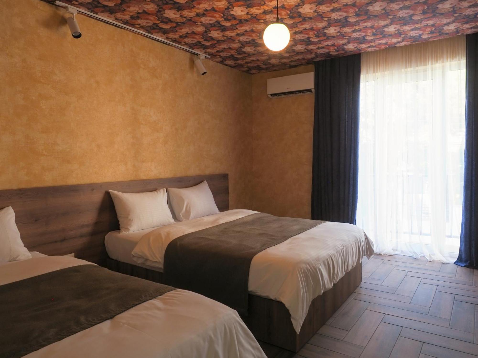 Hotel Hills In Old Тбилиси Екстериор снимка