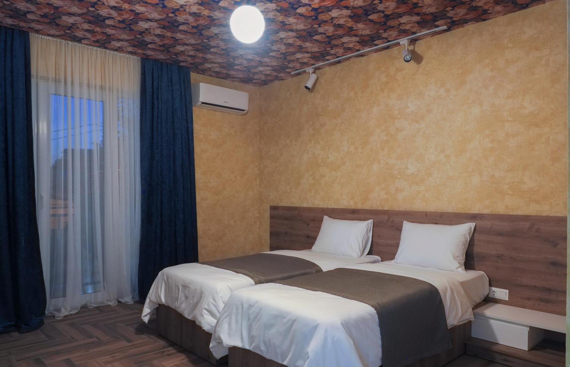 Hotel Hills In Old Тбилиси Екстериор снимка